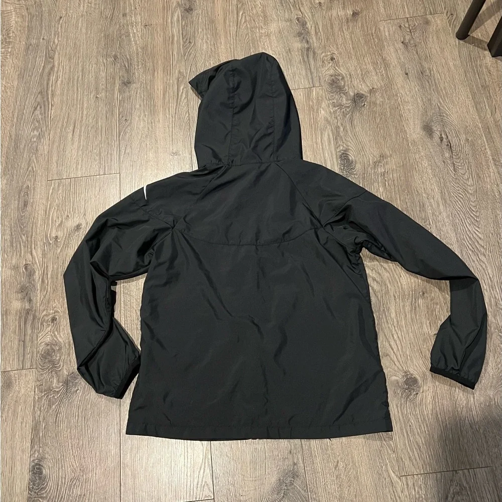 Nike Youth Black Packable Windbreaker Rain Jacket Medium NWOT new never worn - Picture 2 of 7